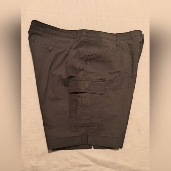 L. L. Bean women's size 18 stretch canvas cargo shorts Granite, New - Picture 5 of 5